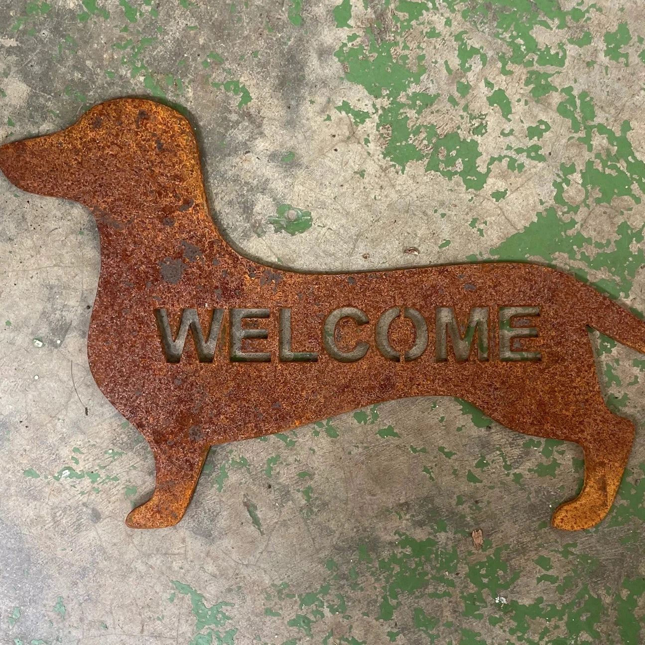Dachshund Rusty Metal Sign: Welcome - Image 3