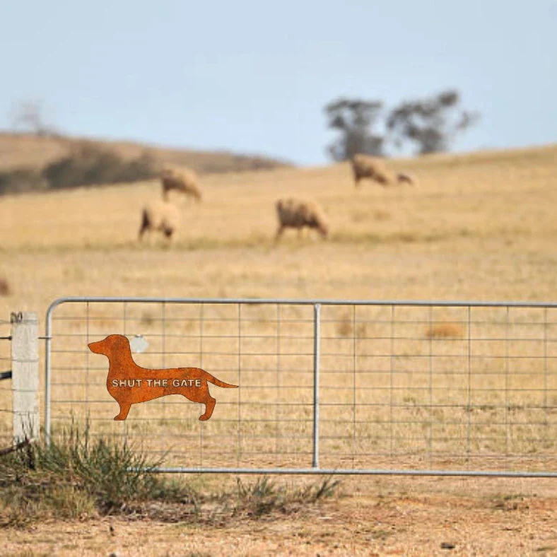 Dachshund Rusty Metal Sign: Shut the Gate - Image 2