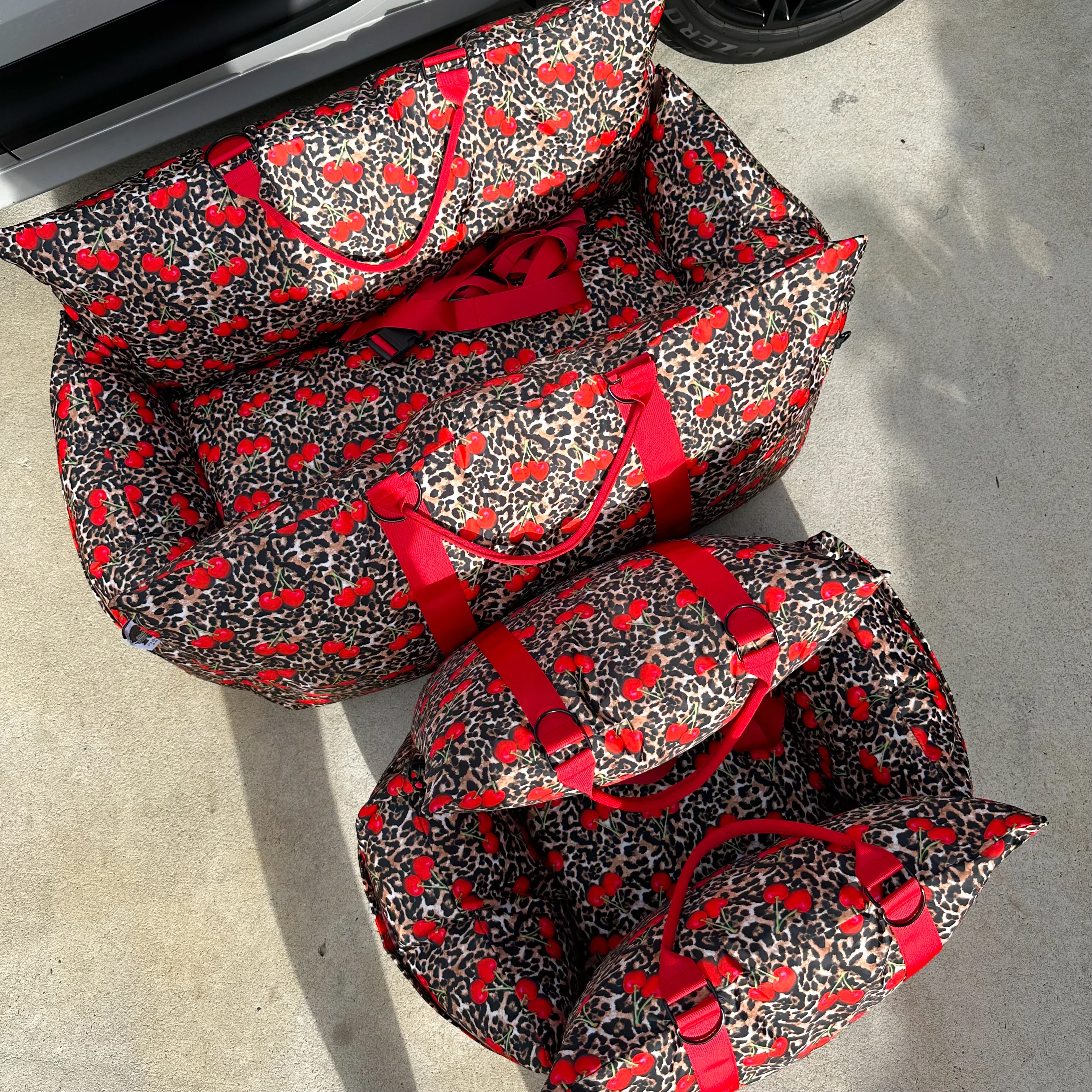 Deluxe Travel Car Bed: Leopard Cherries - Image 4