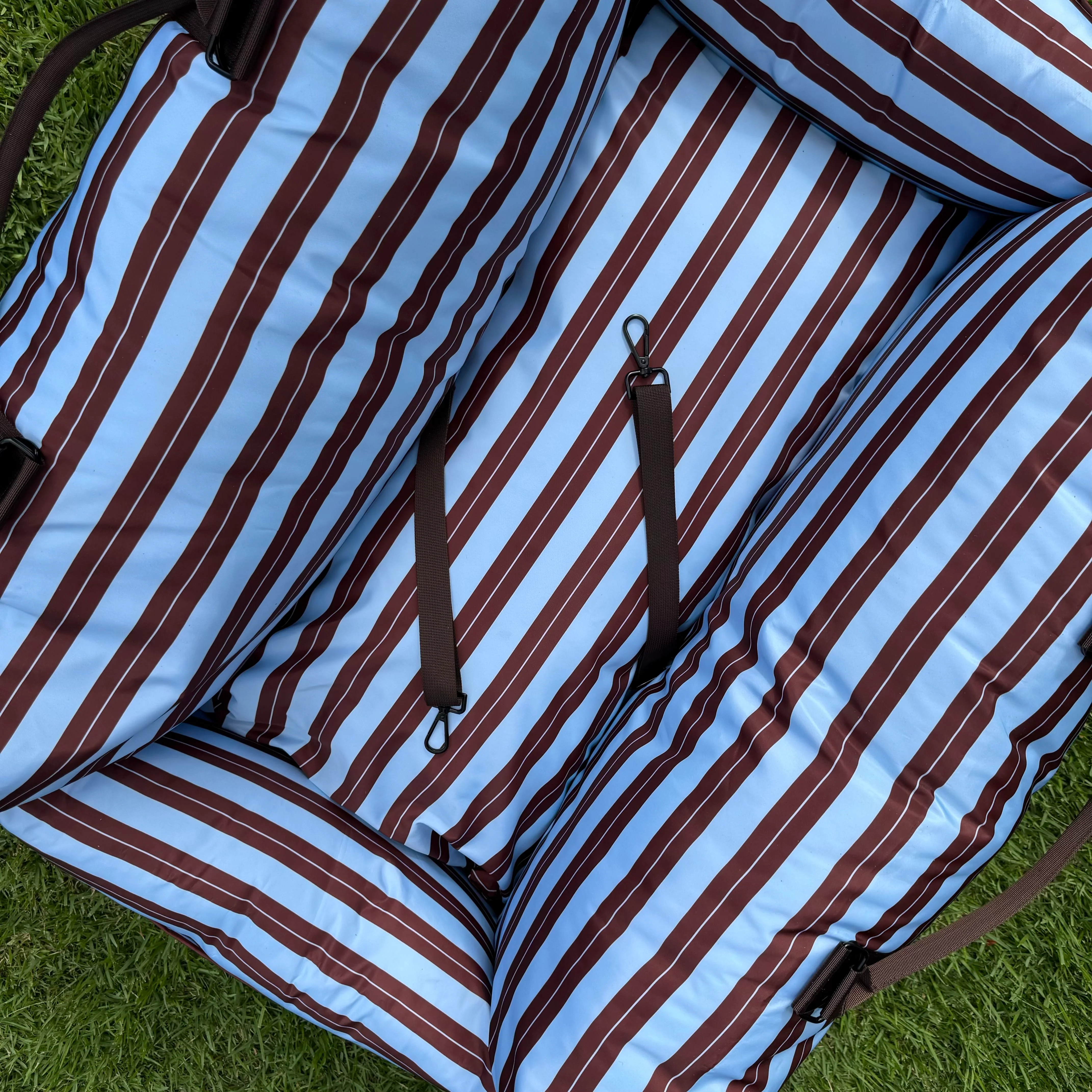 Deluxe Travel Car Bed: Sunday Stripes - Image 4