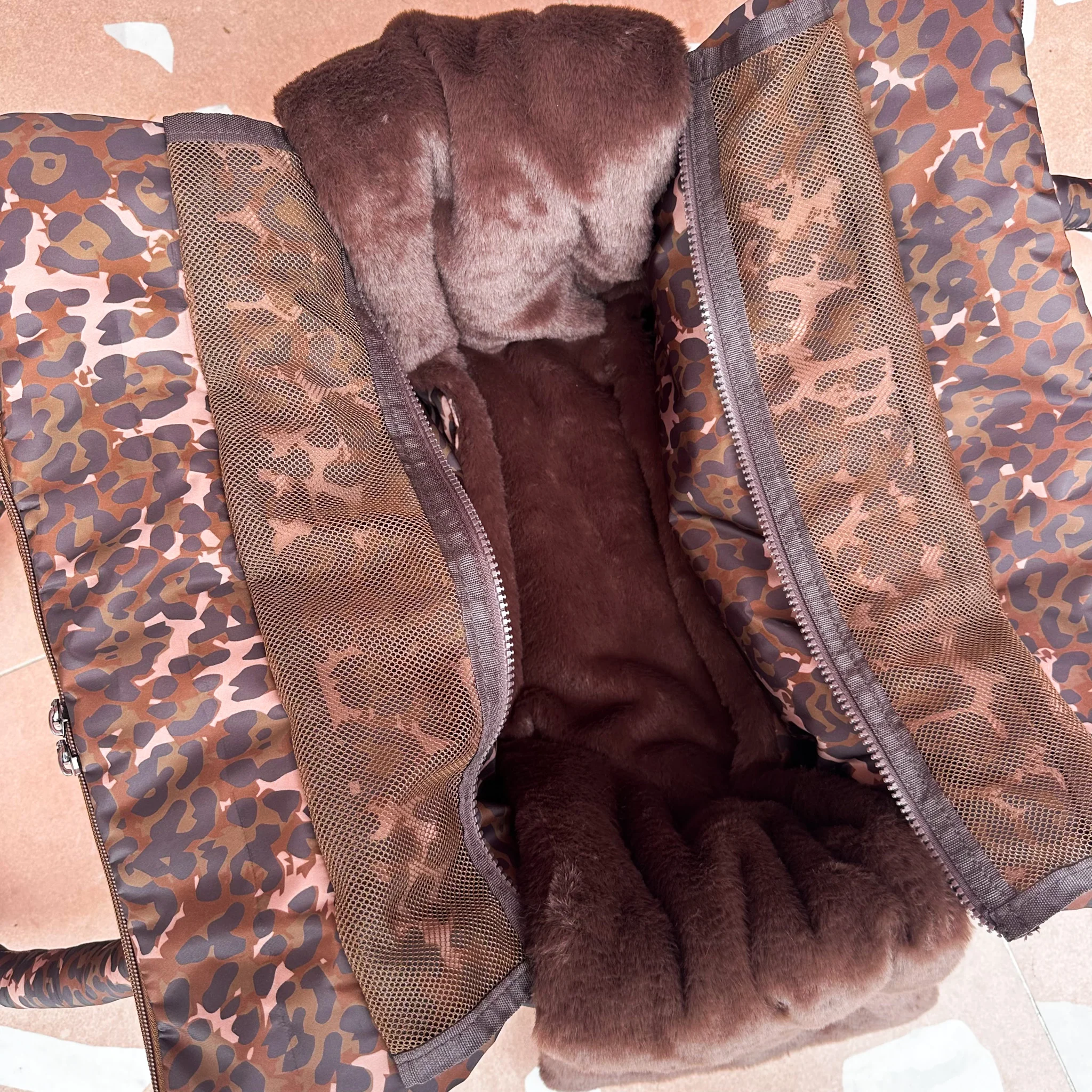 Leopard: Travel Bag - Image 8